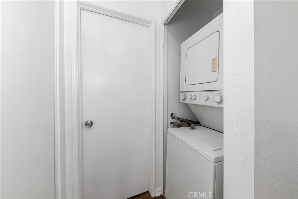 https://media.crmls.org/medias/c22ed349-7d85-4ab9-bbd9-1dba97bb8c7d.jpg?preset=X-Large