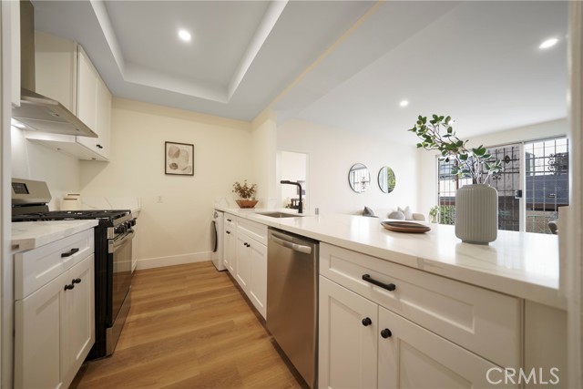 104 S Hayworth Avenue, Los Angeles CA: https://media.crmls.org/medias/c22f344b-a1a4-408d-8b48-061ce2ccb39a.jpg