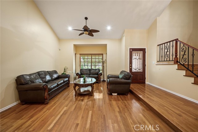 22606 Archwood Street photo 6