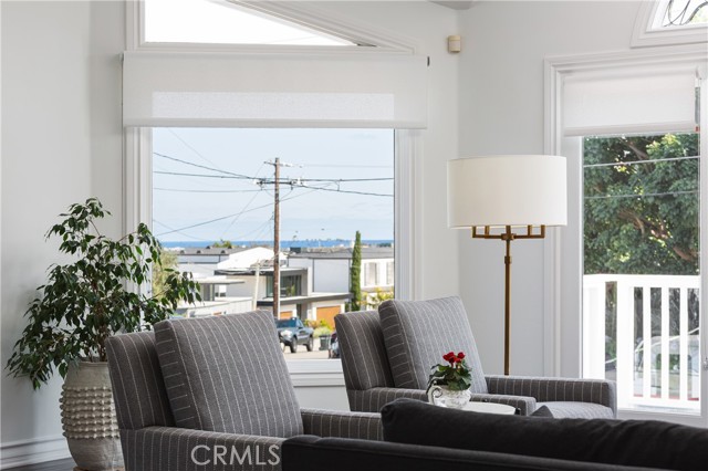 Detail Gallery Image 2 of 60 For 212 Kings Pl, Newport Beach,  CA 92663 - 4 Beds | 3/2 Baths