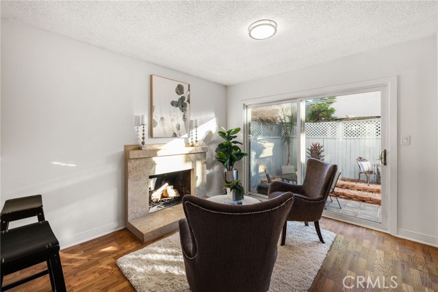 Detail Gallery Image 4 of 26 For 1612 Spreckels Ln, Redondo Beach,  CA 90278 - 3 Beds | 2 Baths