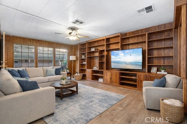 Detail Gallery Image 2 of 54 For 1400 S Sunkist #80,  Anaheim,  CA 92806 - 2 Beds | 2 Baths