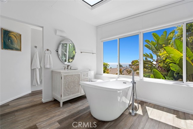 Detail Gallery Image 17 of 24 For 816 Manzanita Dr, Laguna Beach,  CA 92651 - 4 Beds | 4/1 Baths