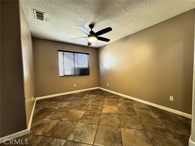 Detail Gallery Image 8 of 14 For 13041 Billings Ct, Victorville,  CA 92395 - 3 Beds | 2 Baths