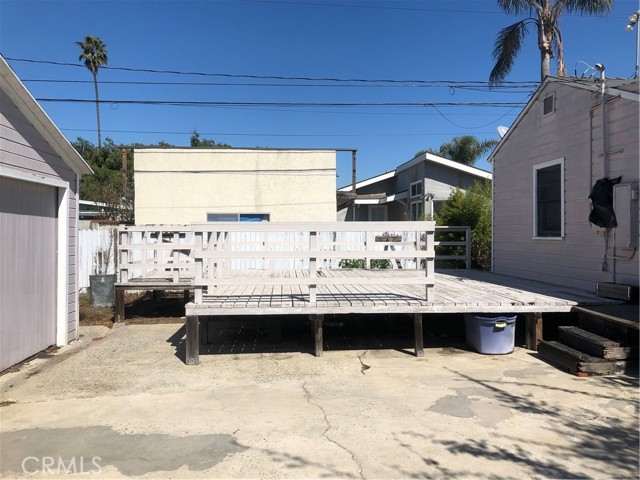 Area between house & garage