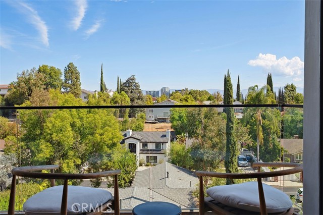 Detail Gallery Image 2 of 65 For 22268 Avenue San Luis, Woodland Hills,  CA 91364 - 5 Beds | 5/1 Baths