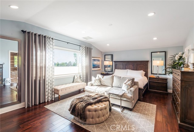 5433 Castle Knoll Road, La Canada Flintridge CA: https://media.crmls.org/medias/c2341bd4-ab6d-40f6-a843-4c6952a8a529.jpg