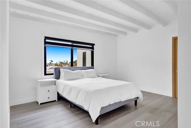 Detail Gallery Image 9 of 28 For 300 Holmwood Dr, Newport Beach,  CA 92663 - 3 Beds | 2 Baths