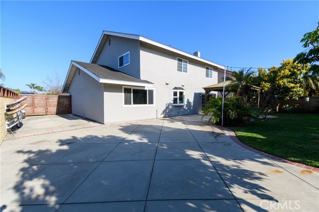 Detail Gallery Image 33 of 38 For 17041 Saint Andrews Ln, Huntington Beach,  CA 92649 - 4 Beds | 2/1 Baths