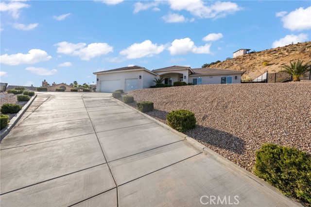 Detail Gallery Image 2 of 17 For 7590 Arrowhead Lake Rd, Hesperia,  CA 92345 - 4 Beds | 2 Baths