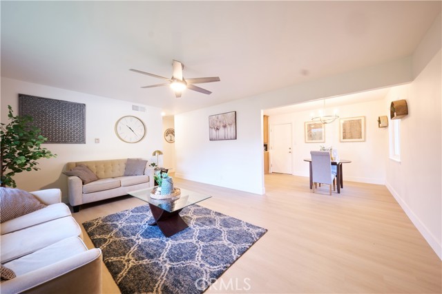 672 E Alexander Avenue, Merced CA: https://media.crmls.org/medias/c2353691-b5b9-4a40-a3ac-e4dae0d3131a.jpg