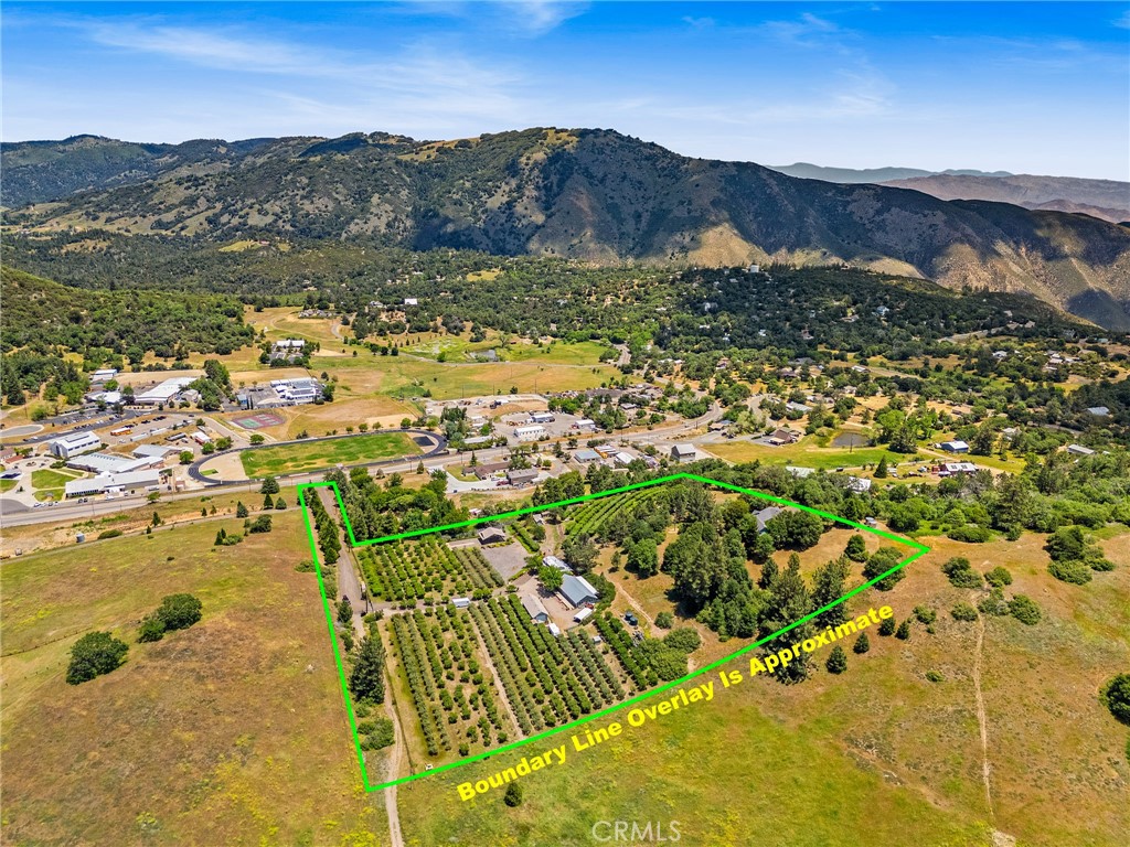 https://media.crmls.org/medias/c236f52c-af00-4d2f-8e17-38953cf61795.jpg?preset=X-Large