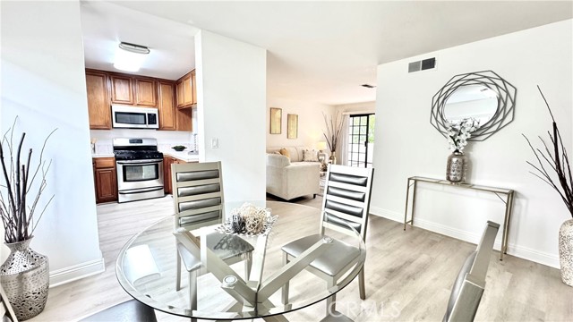 Detail Gallery Image 3 of 15 For 2971 Plaza Del Amo #243,  Torrance,  CA 90503 - 2 Beds | 2/1 Baths