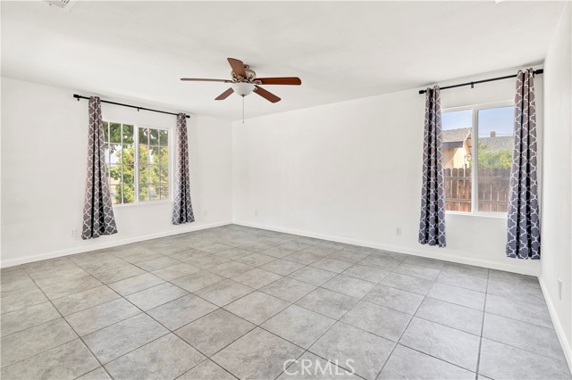 412 South Santa Fe Street, Hemet CA: https://media.crmls.org/medias/c237ab17-ddd8-4da2-b58e-2c315338ea64.jpg