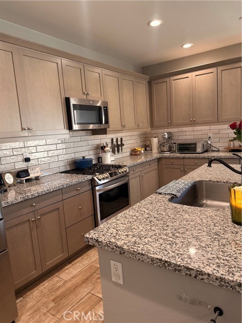 Detail Gallery Image 5 of 27 For 24109 Darmera, Lake Elsinore,  CA 92532 - 4 Beds | 2/1 Baths