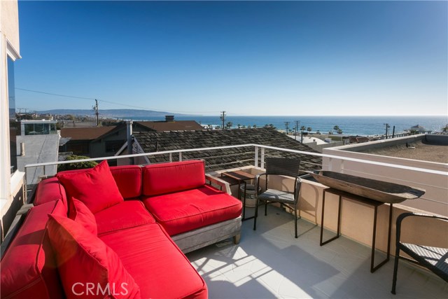 1205 Bayview Drive, Manhattan Beach, California 90266, 3 Bedrooms Bedrooms, ,3 BathroomsBathrooms,Residential,Sold,Bayview,SB17054193