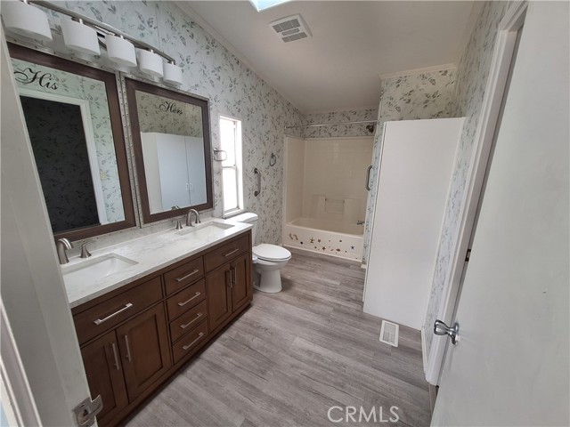 350 E San Jacinto Avenue, Perris CA: https://media.crmls.org/medias/c23ae893-3a4e-4486-a01b-99d41446a2b3.jpg