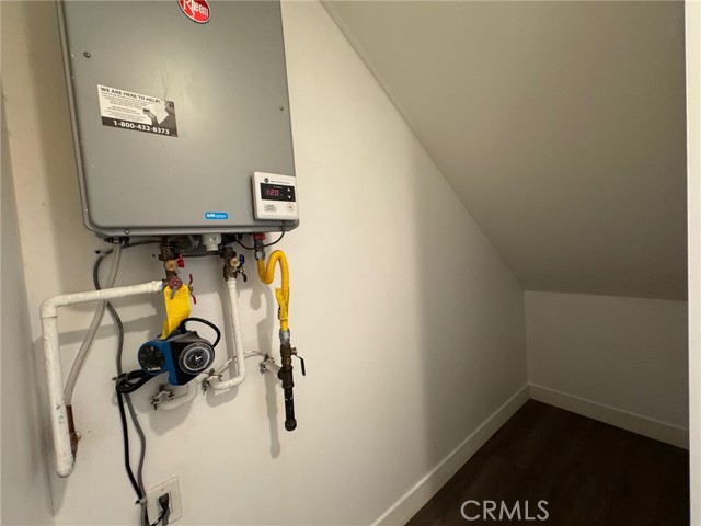 1737 1/2 Magnolia Avenue, Los Angeles CA: https://media.crmls.org/medias/c23ba9eb-2788-4897-b9bc-d2f0477c9a16.jpg