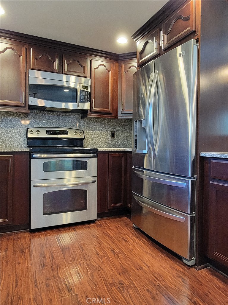 https://media.crmls.org/medias/c23bb6f3-7ee5-46c7-bf19-ce066a2f2767.jpg?preset=X-Large