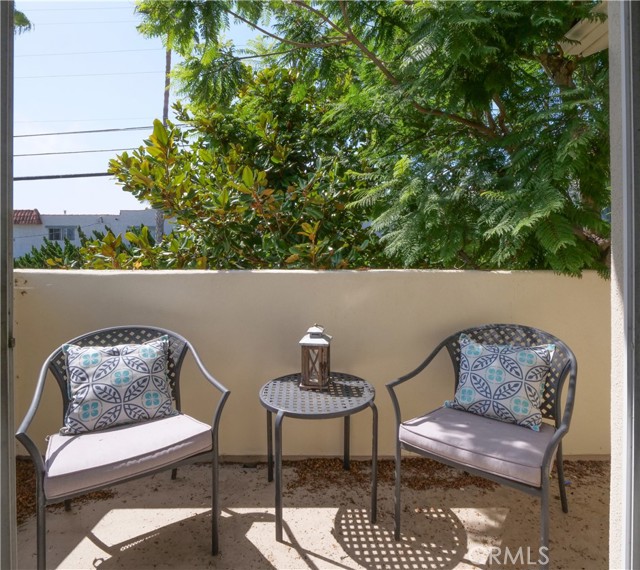 balcony on of 2 guest bedrooms