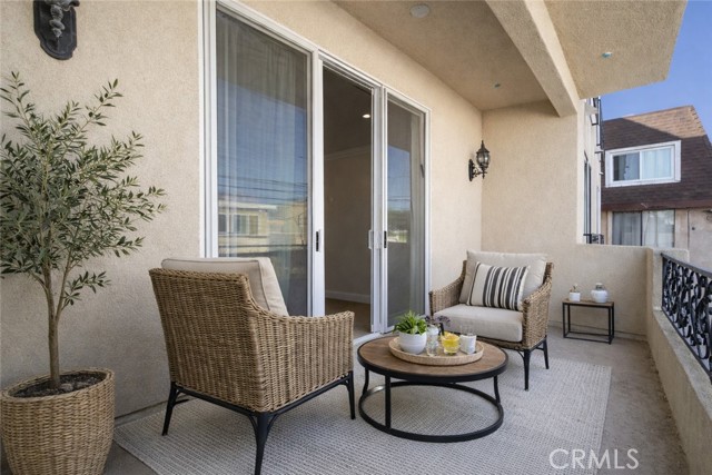 Detail Gallery Image 10 of 36 For 9049 Alcott St #204,  Los Angeles,  CA 90035 - 3 Beds | 2/1 Baths