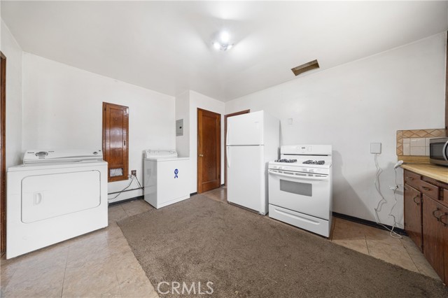 725 Michigan Avenue, Beaumont CA: https://media.crmls.org/medias/c23cd24d-8350-43e5-9e17-875a4c03b7be.jpg