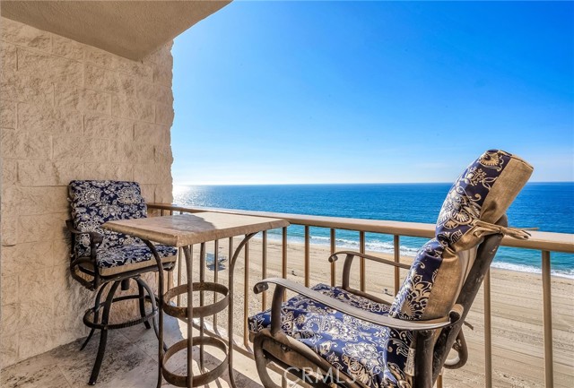 727 Esplanade, Redondo Beach, California 90277, 2 Bedrooms Bedrooms, ,Residential,For Sale,Esplanade,PV25024272