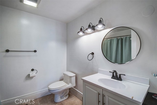 2119 W Edinger UNIT A, Santa Ana CA: https://media.crmls.org/medias/c23ddef5-7f4f-4d38-aa71-2f14fe4096a7.jpg