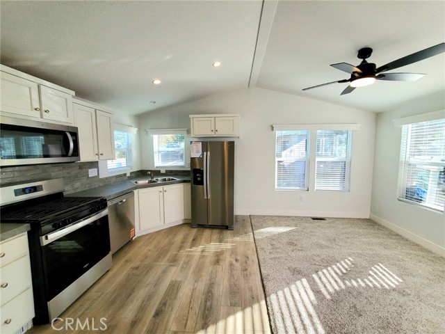 Detail Gallery Image 7 of 14 For 8100 Foothill Bld #3,  Sunland,  CA 91040 - 2 Beds | 1 Baths