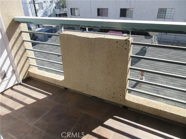 Detail Gallery Image 15 of 25 For 7330 Eton Ave #203,  Canoga Park,  CA 91303 - 2 Beds | 2 Baths