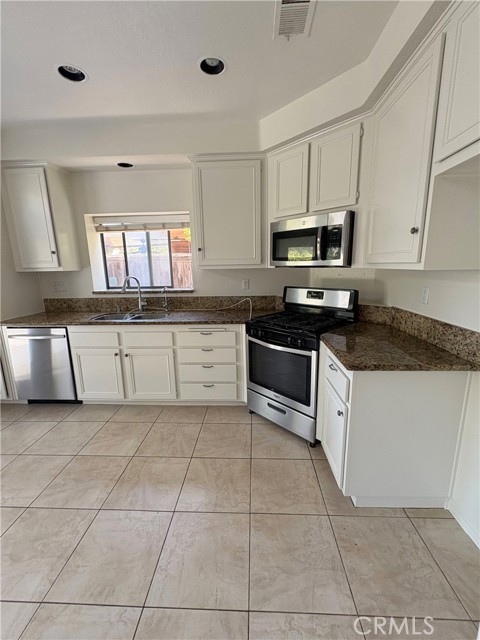 Detail Gallery Image 12 of 31 For 2018 Villa Del Lago Dr #B,  Chino Hills,  CA 91709 - 4 Beds | 2/1 Baths