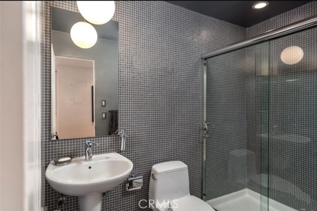 1940 N Highland Avenue, Los Angeles CA: https://media.crmls.org/medias/c2409b54-6a9c-43a8-9e43-1238fd35a710.jpg