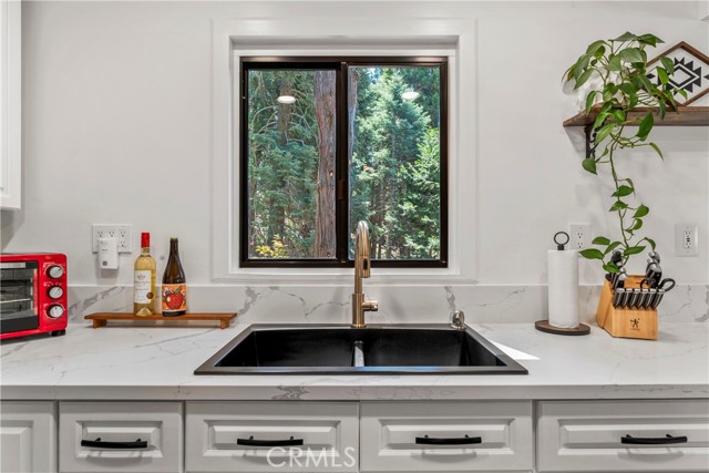 Detail Gallery Image 15 of 69 For 899 Blue Ridge, Lake Arrowhead,  CA 92385 - 3 Beds | 2 Baths