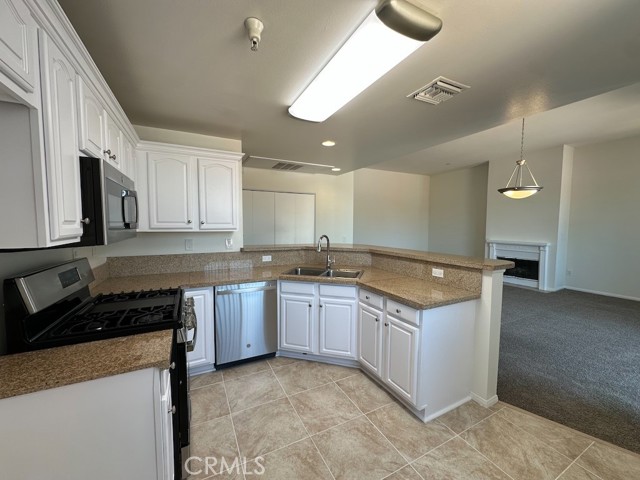 Detail Gallery Image 10 of 22 For 7551 Jordan Ave #405,  Canoga Park,  CA 91303 - 3 Beds | 3 Baths