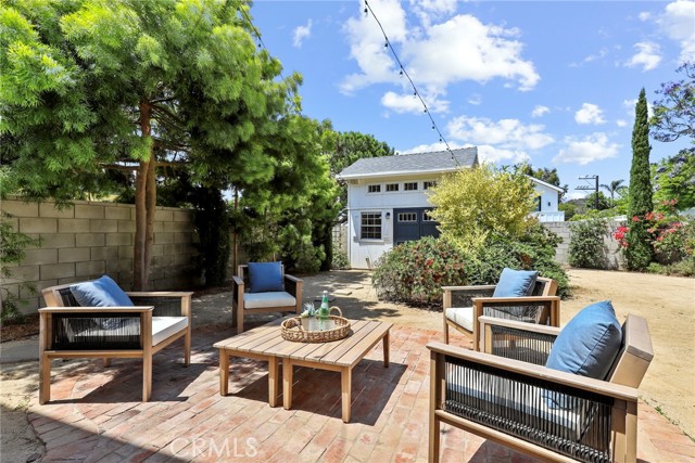 1069 Avenue D, Redondo Beach CA: https://media.crmls.org/medias/c2418381-e260-4e15-81c7-dbaceb5a348a.jpg