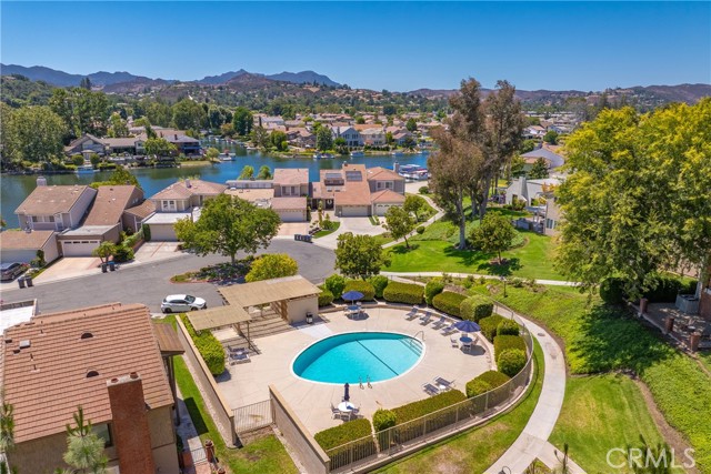 32117 Beachlake Lane, Westlake Village CA: https://media.crmls.org/medias/c2418d61-0154-4f28-8987-bf6cb3c8d987.jpg