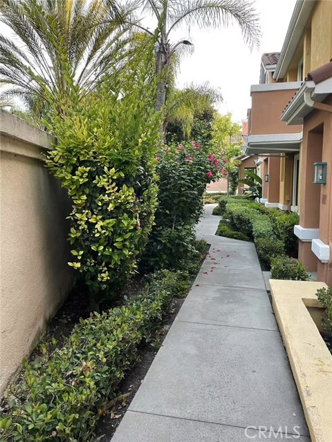 402 Marinella Aisle, Irvine CA: https://media.crmls.org/medias/c241d970-46b1-4aed-98a0-bd9392849299.jpg