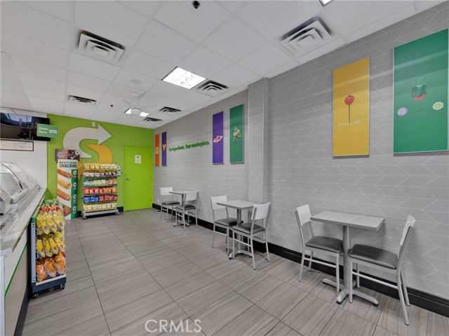 401 S Glenoaks Boulevard, Burbank CA: https://media.crmls.org/medias/c2429d2d-4d81-429e-bbf3-1019e5541a37.jpg