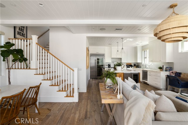 Detail Gallery Image 8 of 65 For 400 40th Street, Newport Beach,  CA 92663 - 7 Beds | 6/2 Baths