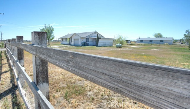 Detail Gallery Image 3 of 23 For 5902 Margaritha, Rosamond,  CA 93560 - 3 Beds | 2 Baths