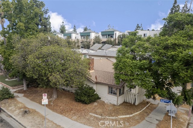 12401 Archwood Street, North Hollywood CA: https://media.crmls.org/medias/c244d373-7d93-4ada-8fb3-bccf3d88509a.jpg