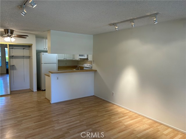 Detail Gallery Image 4 of 47 For 18232 Parkview Ln #103,  Huntington Beach,  CA 92648 - 1 Beds | 1 Baths