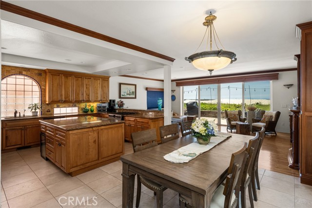 6915 E Seaside, Long Beach CA: https://media.crmls.org/medias/c2451922-b40d-4767-9828-adde64fcc9c6.jpg