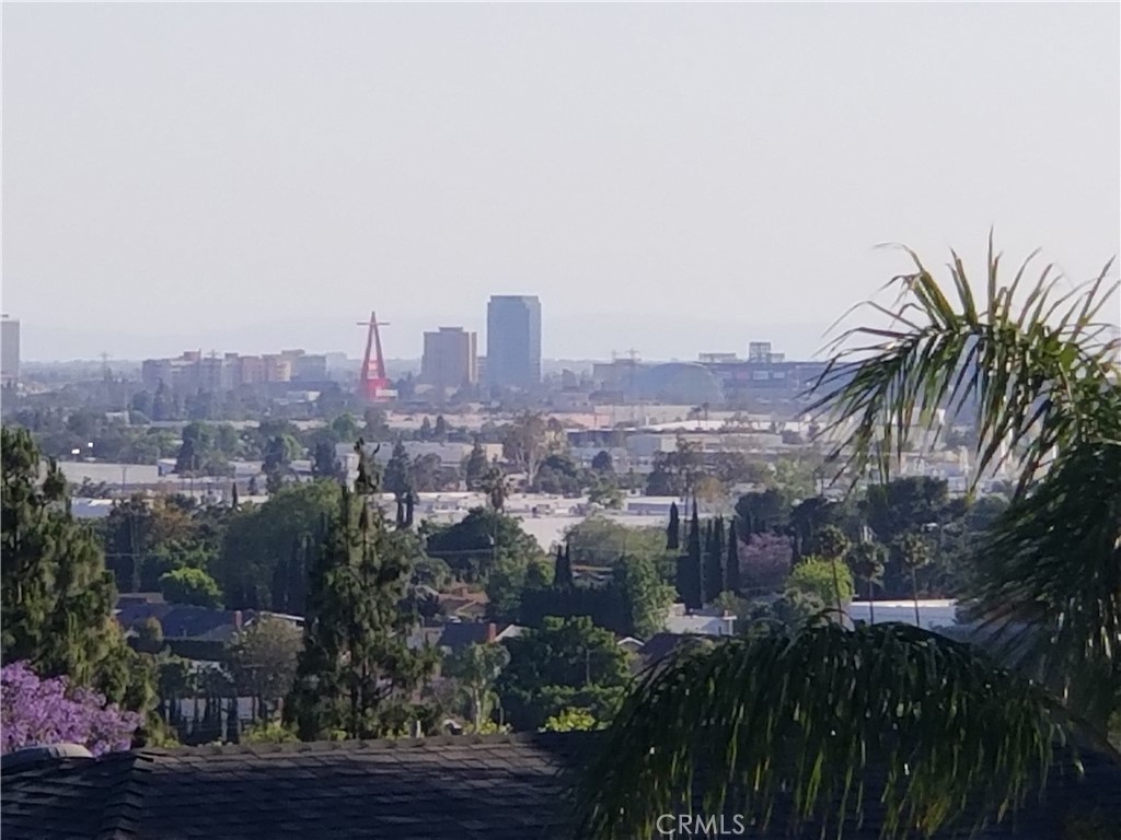 https://media.crmls.org/medias/c2457e42-ef77-4341-bac6-b927aedda3e2.jpg?preset=X-Large
