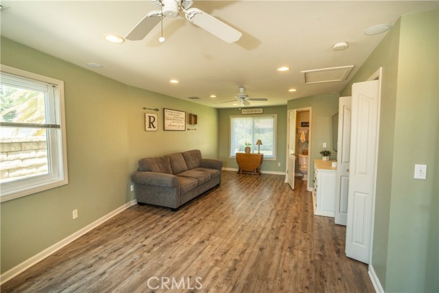 Detail Gallery Image 13 of 43 For 22396 Barbacoa Dr, Saugus,  CA 91350 - 3 Beds | 3 Baths