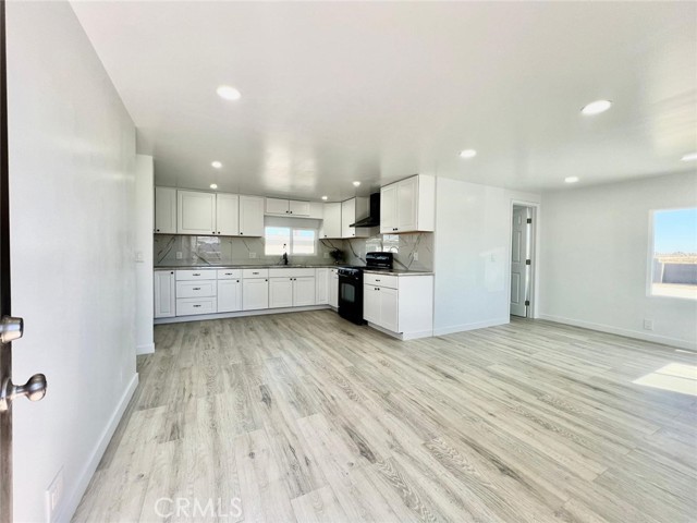 Detail Gallery Image 3 of 18 For 6150 E Ave #4,  Palmdale,  CA 93552 - 3 Beds | 2 Baths