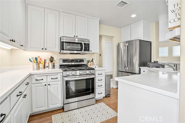 1034 Isabella Avenue, Coronado CA: https://media.crmls.org/medias/c2468f51-1828-4636-ad8e-8117f4c99fd5.jpg