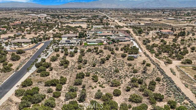 6940 Oak Vista Lane, Oak Hills CA: https://media.crmls.org/medias/c2471c69-aa64-48c2-af5a-88ed46a355b8.jpg