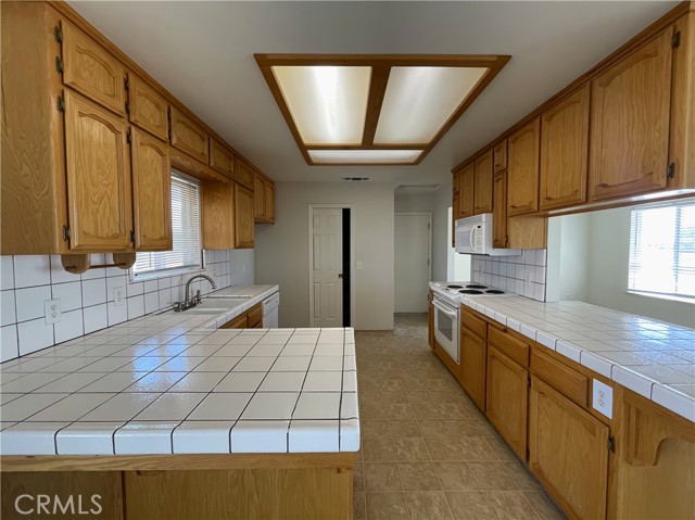 Detail Gallery Image 5 of 18 For 23203 Avenue 24, Chowchilla,  CA 93610 - 3 Beds | 2 Baths