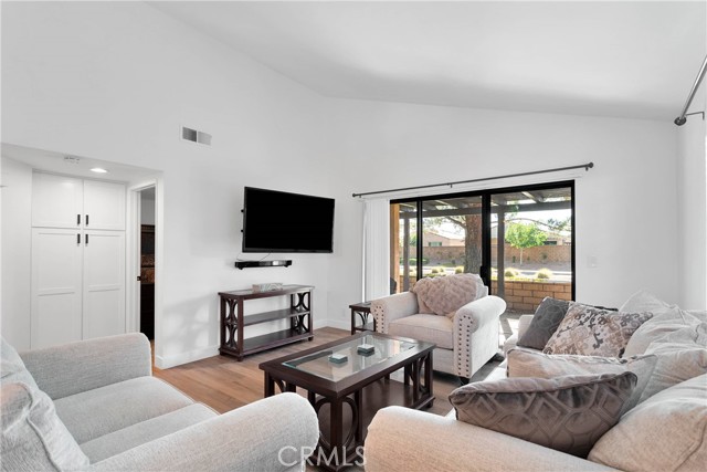 11722 Oak Street, Apple Valley CA: https://media.crmls.org/medias/c2496781-c78d-48d9-8bae-8f788af8f395.jpg